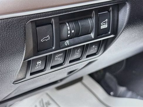 Used 2019 Subaru Outback 2.5i Touring AWD/4WD image 10