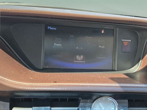 Used 2016 Lexus ES 350 w/ Premium Package w/Wood Trim FWD image 17
