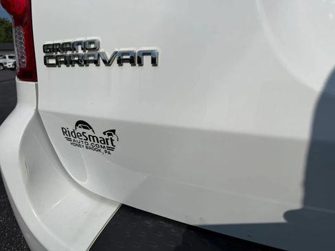 Used 2018 Dodge Grand Caravan SE w/ UConnect Hands-Free Group FWD image 34