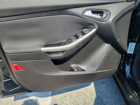 Used 2015 Ford Focus Titanium image 16