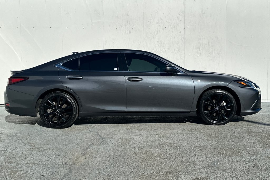 Used 2024 Lexus ES 300h F Sport w/ Accessory Package (Z2) FWD image 2