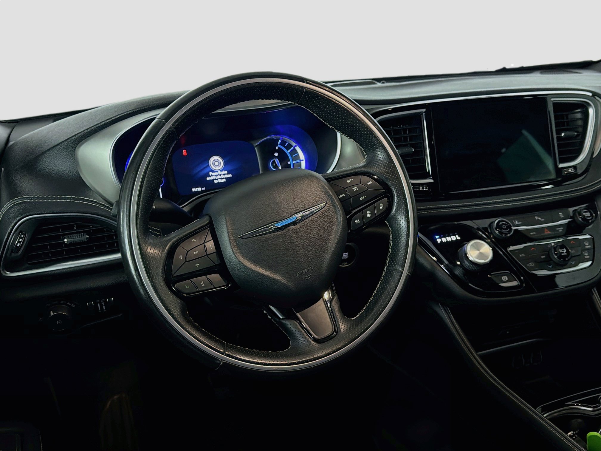 Used 2021 Chrysler Pacifica Limited w/ Uconnect Theater Family Group FWD image 18