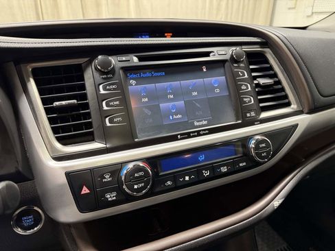 Used 2018 Toyota Highlander XLE w/ Protection Package #3 AWD/4WD image 11