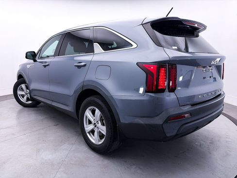 Used 2022 Kia Sorento LX image 2