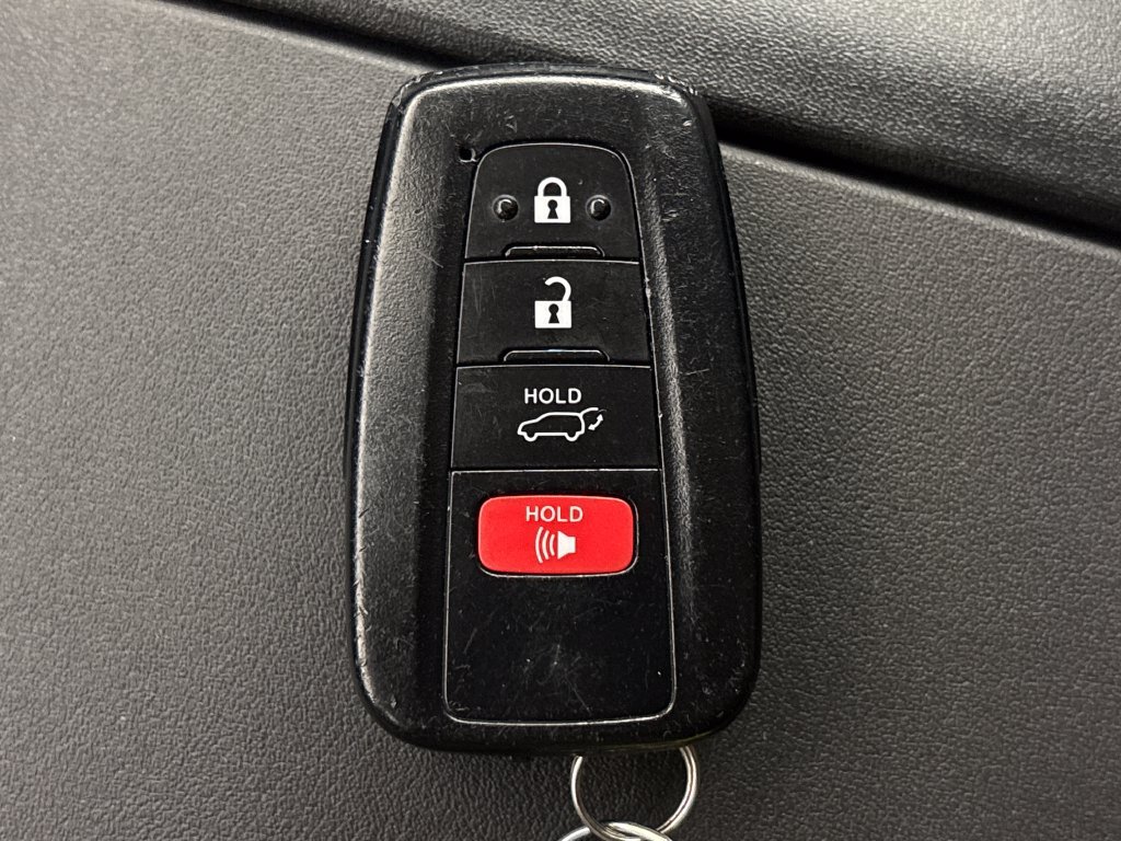 Used 2023 Toyota Highlander XLE FWD image 32