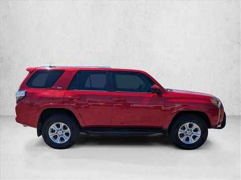 Certified 2018 Toyota 4Runner SR5 AWD/4WD image 4