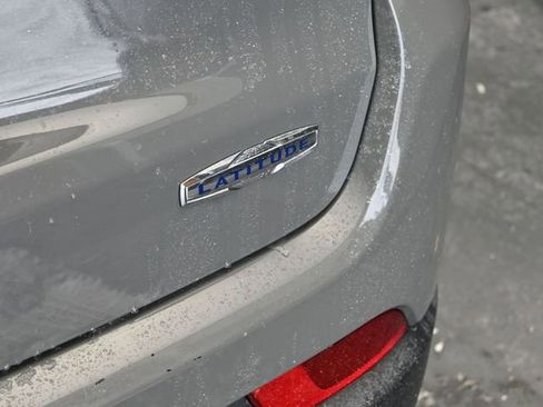 Used 2024 Jeep Compass Latitude image 13