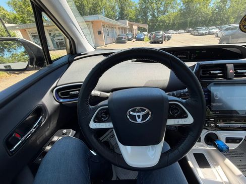 Used 2016 Toyota Prius Three Touring FWD image 23