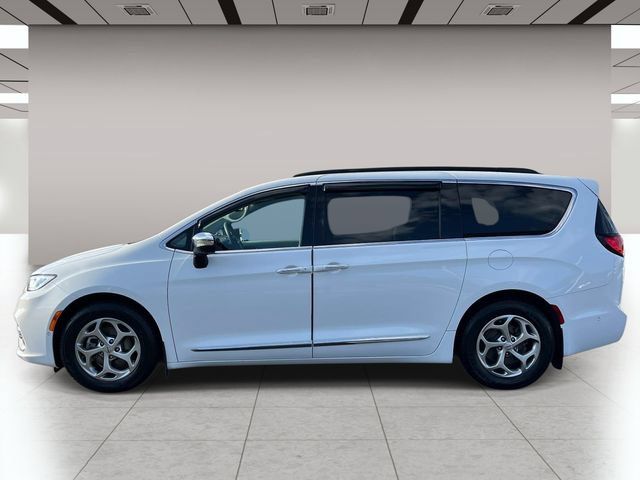 Used 2023 Chrysler Pacifica Limited FWD image 7