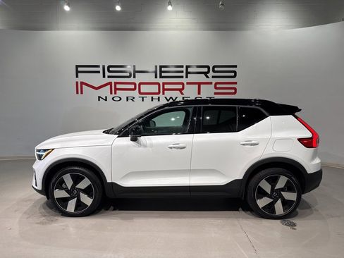 Used 2024 Volvo XC40 Recharge Plus w/ Protection Package Premier image 9