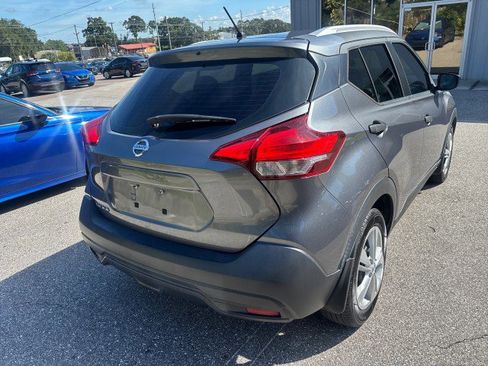 Used 2019 Nissan Kicks S image 9