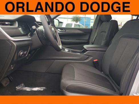 New 2025 Jeep Grand Cherokee Laredo X image 11