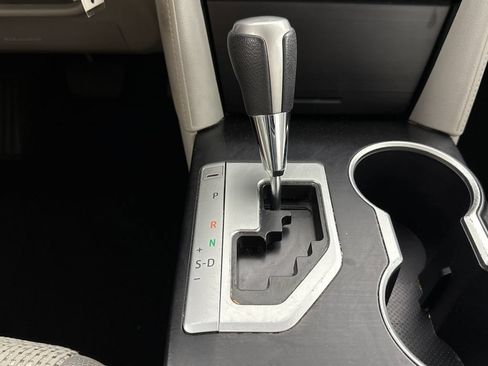 Used 2013 Toyota Camry LE FWD image 17