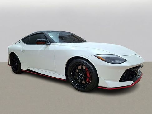 Used 2025 Nissan Z NISMO w/ Floor Mat Package image 3