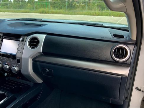 Used 2016 Toyota Tundra SR5 w/ SR5 Upgrade Package image 18