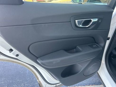 Used 2023 Volvo XC60 B5 Plus image 27
