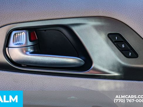 Used 2024 Chrysler Pacifica Touring-L image 51