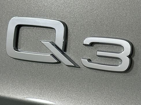 New 2025 Audi Q3 2.0T Premium image 10