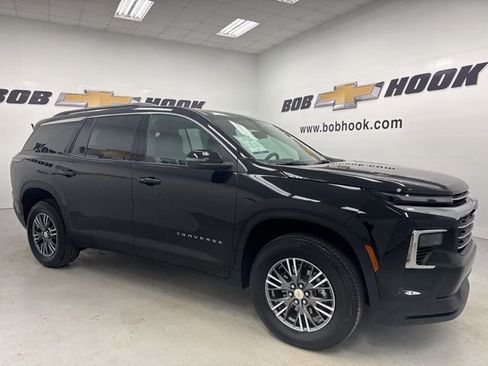 Used 2026 Chevrolet Traverse LT image 3