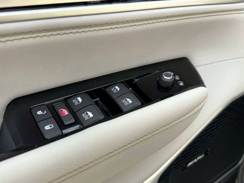 Certified 2025 Jeep Wagoneer 4WD image 19