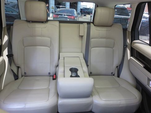 Used 2018 Land Rover Range Rover HSE AWD/4WD image 24