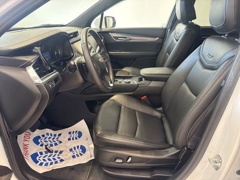 Used 2025 Cadillac XT6 Luxury image 20