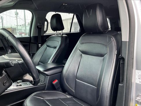 Used 2021 Ford Explorer Limited w/ Equipment Group 301A AWD/4WD image 7