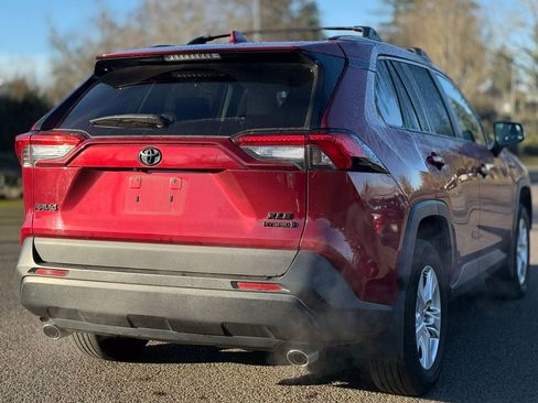 Used 2021 Toyota RAV4 XLE image 5