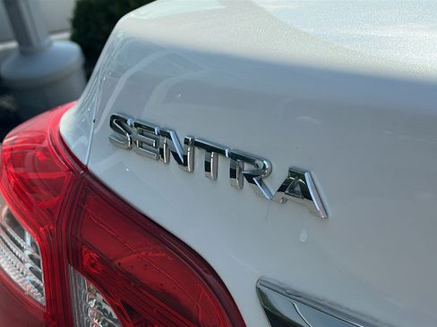 Used 2019 Nissan Sentra SV FWD image 9