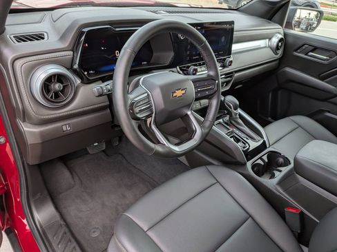 Used 2025 Chevrolet Colorado LT w/ LT Convenience Package RWD image 12