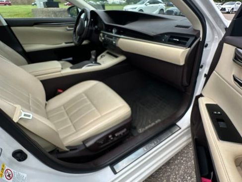 Used 2017 Lexus ES 350 w/ Luxury Package FWD image 19