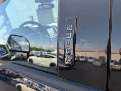 Used 2021 Ford F250 Lariat w/ Lariat Ultimate Package AWD/4WD image 12