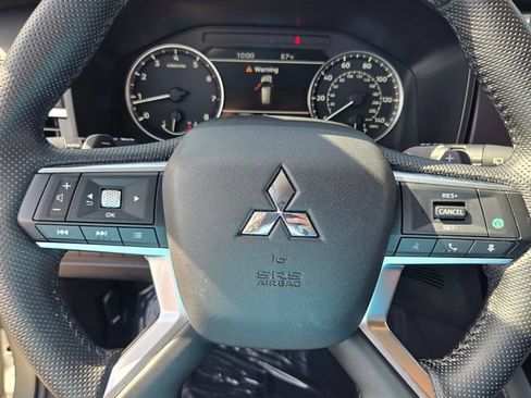 Used 2023 Mitsubishi Outlander SE FWD image 28