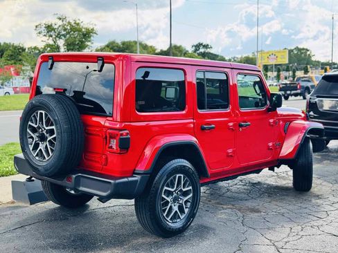 Used 2026 Jeep Wrangler Unlimited Sahara AWD/4WD image 8