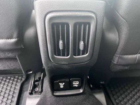 Used 2021 Jeep Compass Latitude image 14