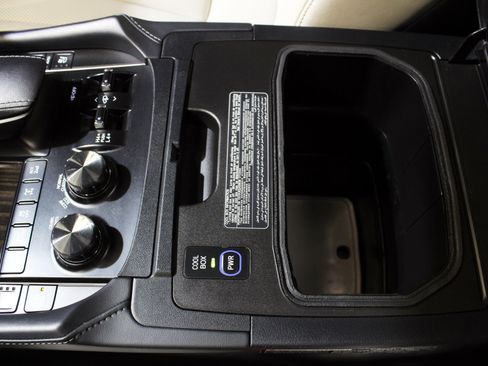 Used 2019 Lexus LX 570 4WD w/ Inspiration Series image 69