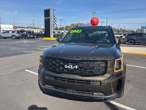Used 2022 Kia Telluride SX w/ SX Prestige Package image 2