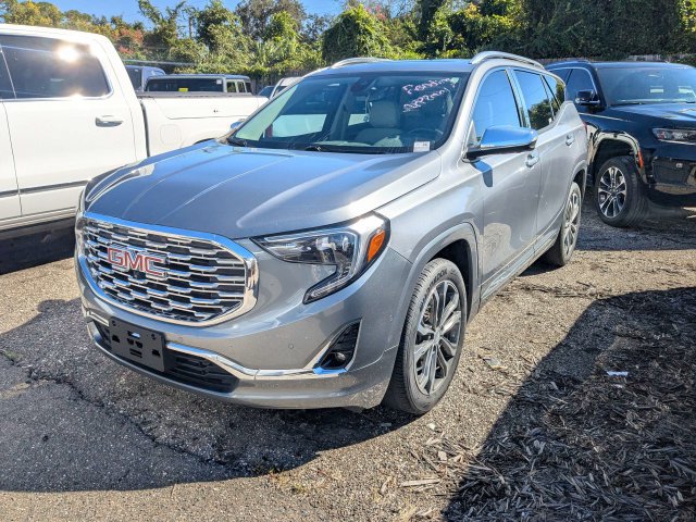 Used 2020 GMC Terrain Denali w/ Denali Premium Package FWD image 3