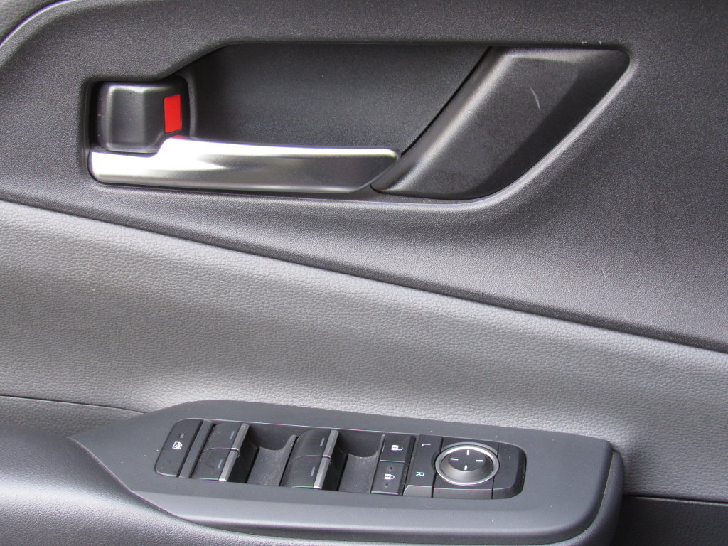 Used 2025 Toyota Prius FWD image 32