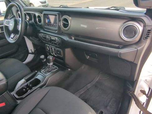 Used 2018 Jeep Wrangler Unlimited Sahara AWD/4WD image 26