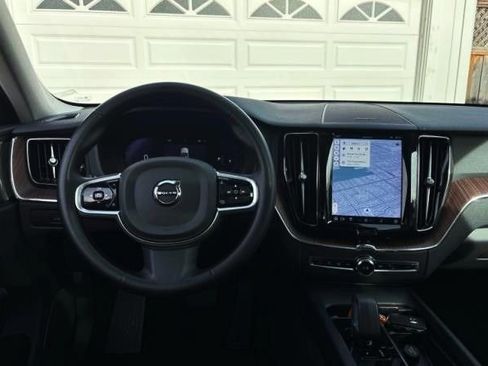 Used 2023 Volvo XC60 B5 Plus image 7
