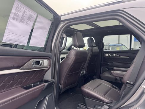 Certified 2025 Ford Explorer Platinum w/ LUX Leather Package image 19
