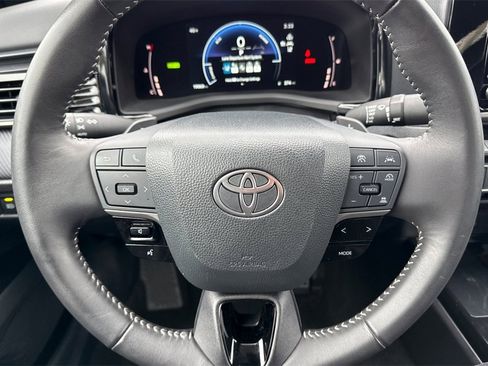 Used 2025 Toyota Camry SE image 33