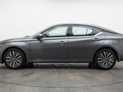 Used 2025 Nissan Altima 2.5 SV image 5