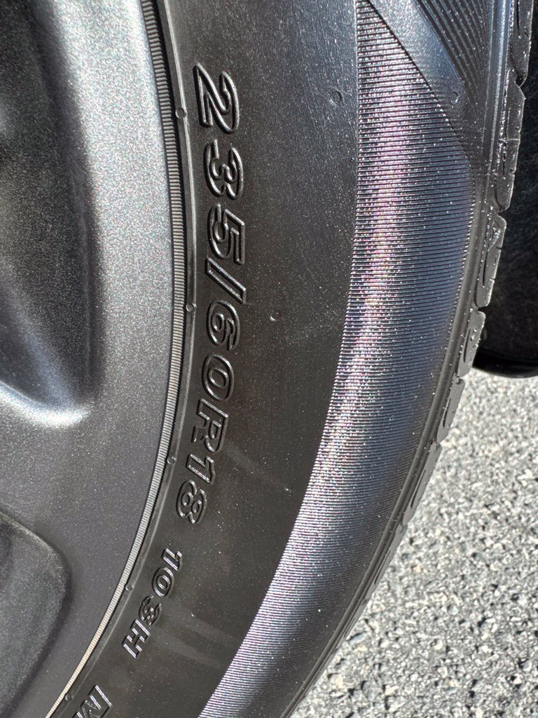 Used 2025 Chrysler Pacifica Premium FWD image 34