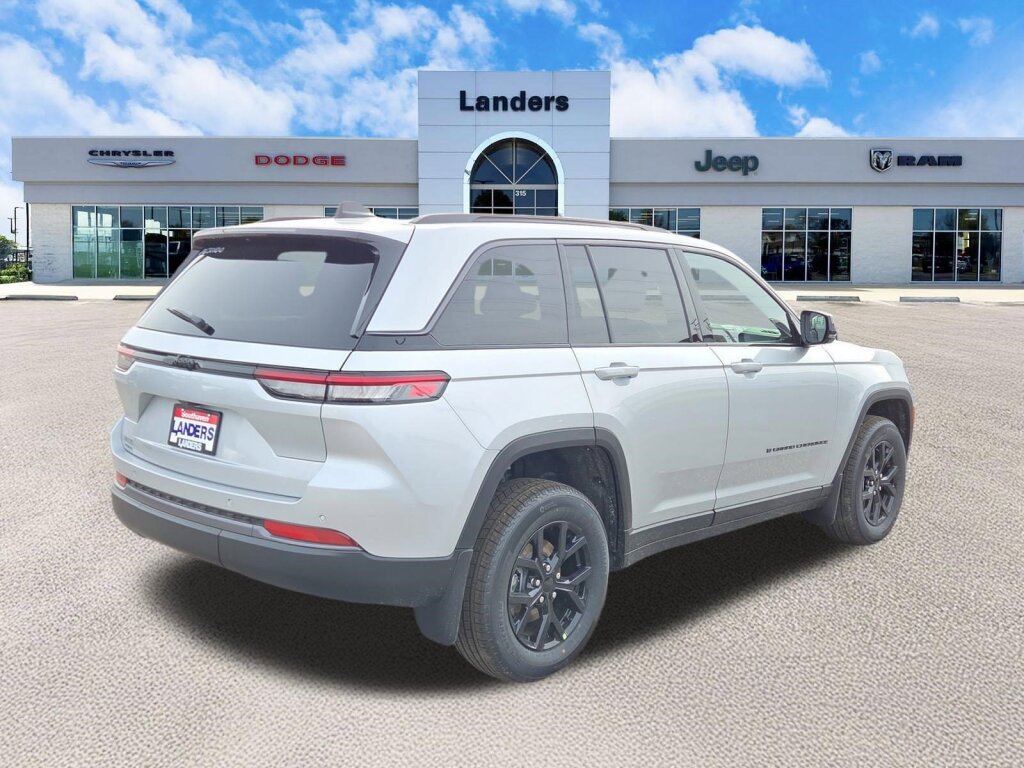 New 2026 Jeep Grand Cherokee Altitude RWD image 3