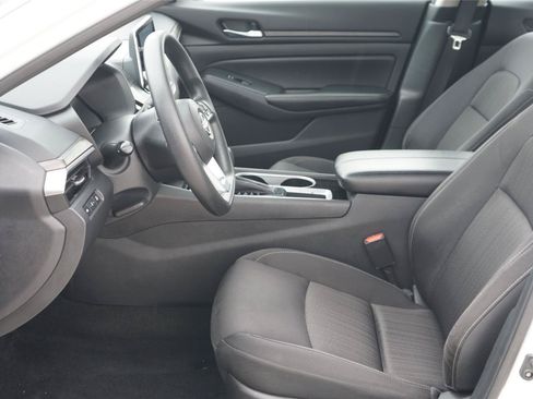 Used 2024 Nissan Altima 2.5 SV FWD image 10