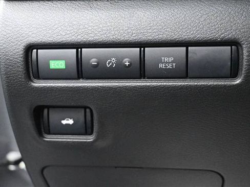 Used 2024 Nissan Sentra SV FWD image 17