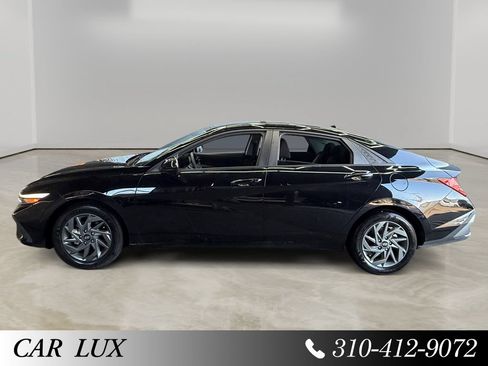 Used 2024 Hyundai Elantra SEL FWD image 2