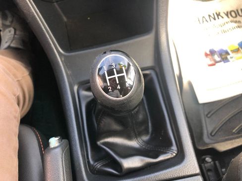 Used 2017 Subaru Crosstrek 2.0i Premium image 21